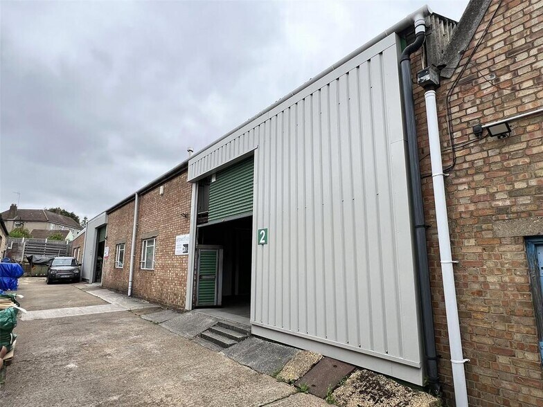 45 Brook Rd, Rayleigh à louer - Photo de l’immeuble – Image 2 sur 11