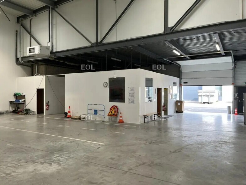 Local d’activités dans Villeneuve-la-Garenne à louer - Photo intérieure – Image 3 sur 7