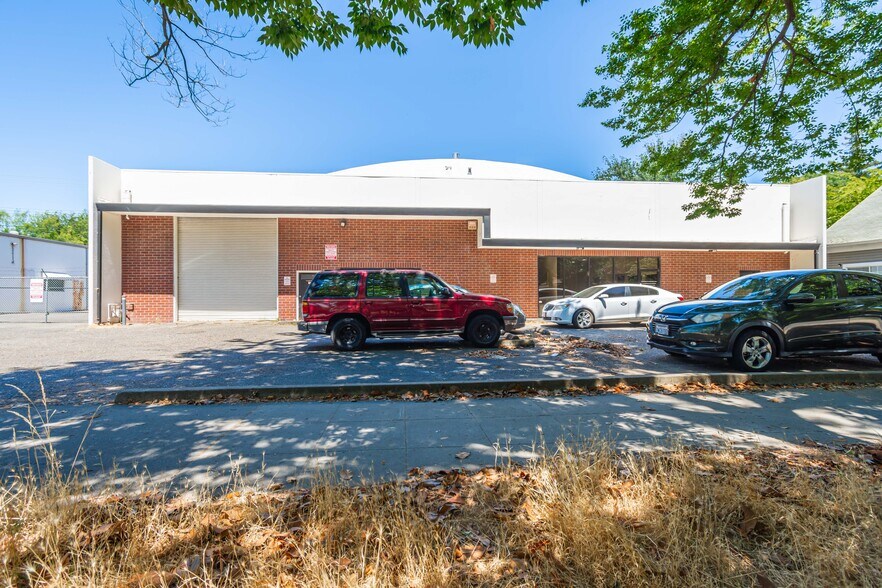 1819 E St, Sacramento, CA à louer - Photo de l’immeuble – Image 2 sur 14