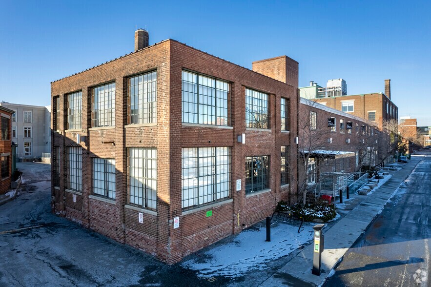 20 Mowat Ave, Toronto, ON à louer - Photo de l’immeuble – Image 3 sur 5