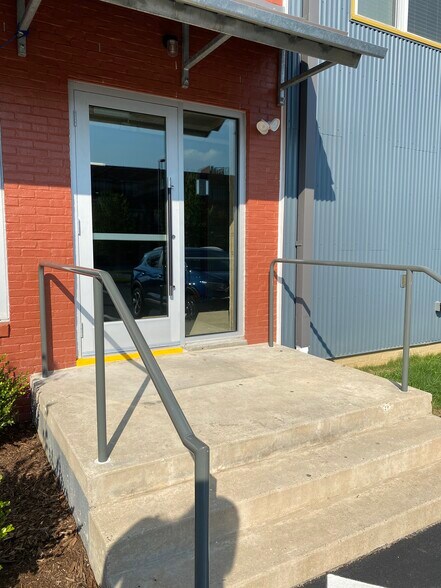 550 New Holland Ave, Lancaster, PA à vendre - Photo de l’immeuble – Image 2 sur 22