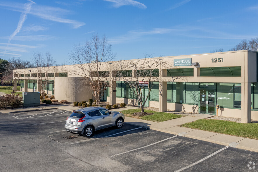 Kemper Meadows Office Park portefeuille de 3 biens à vendre sur LoopNet.fr - Photo de l’immeuble – Image 3 sur 12