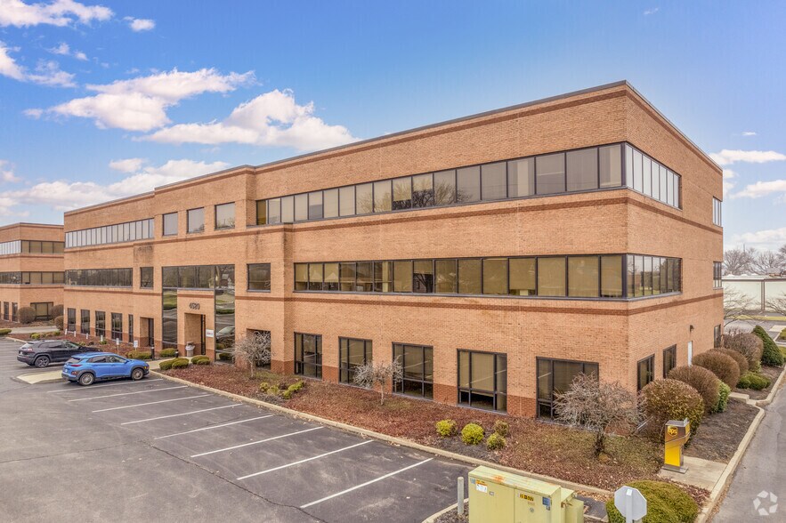4520 Cooper Rd, Blue Ash, OH à louer - Photo de l’immeuble – Image 2 sur 4