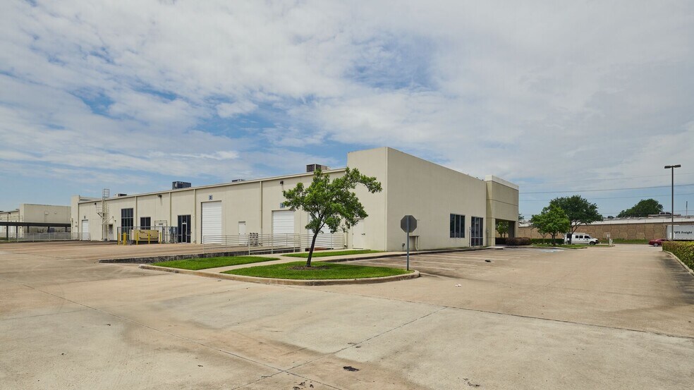 6550 W Sam Houston Pky N, Houston, TX à louer - Photo de l’immeuble – Image 3 sur 4