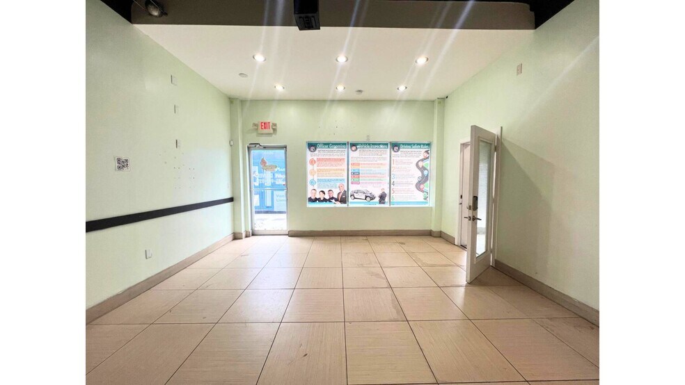 2601-2611 W Flagler St, Miami, FL à louer - Photo de l’immeuble – Image 3 sur 9