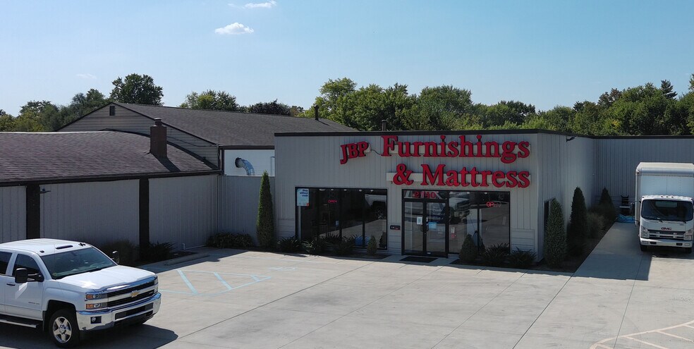 2740 Madison Ave, Indianapolis, IN à louer - Photo de l’immeuble – Image 1 sur 8