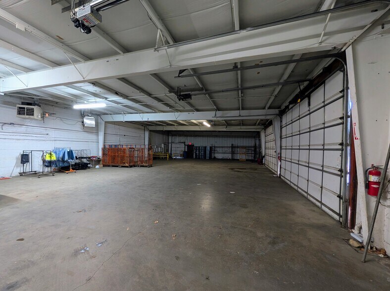 2080-2090 Fairwood Ave, Columbus, OH à louer - Photo de l’immeuble – Image 2 sur 6