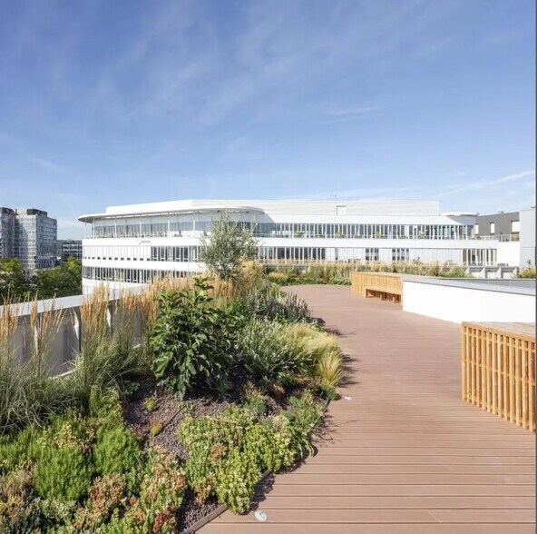 3 Place Renault, Rueil-Malmaison à louer - Photo de l’immeuble – Image 3 sur 11