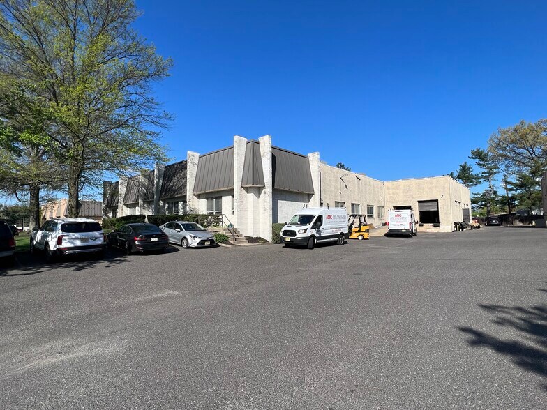 1803 Underwood Blvd, Delran, NJ à vendre - Photo de l’immeuble – Image 3 sur 16