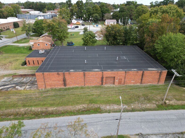 900 Baker Rd, High Point, NC à vendre - Photo de l’immeuble – Image 3 sur 16