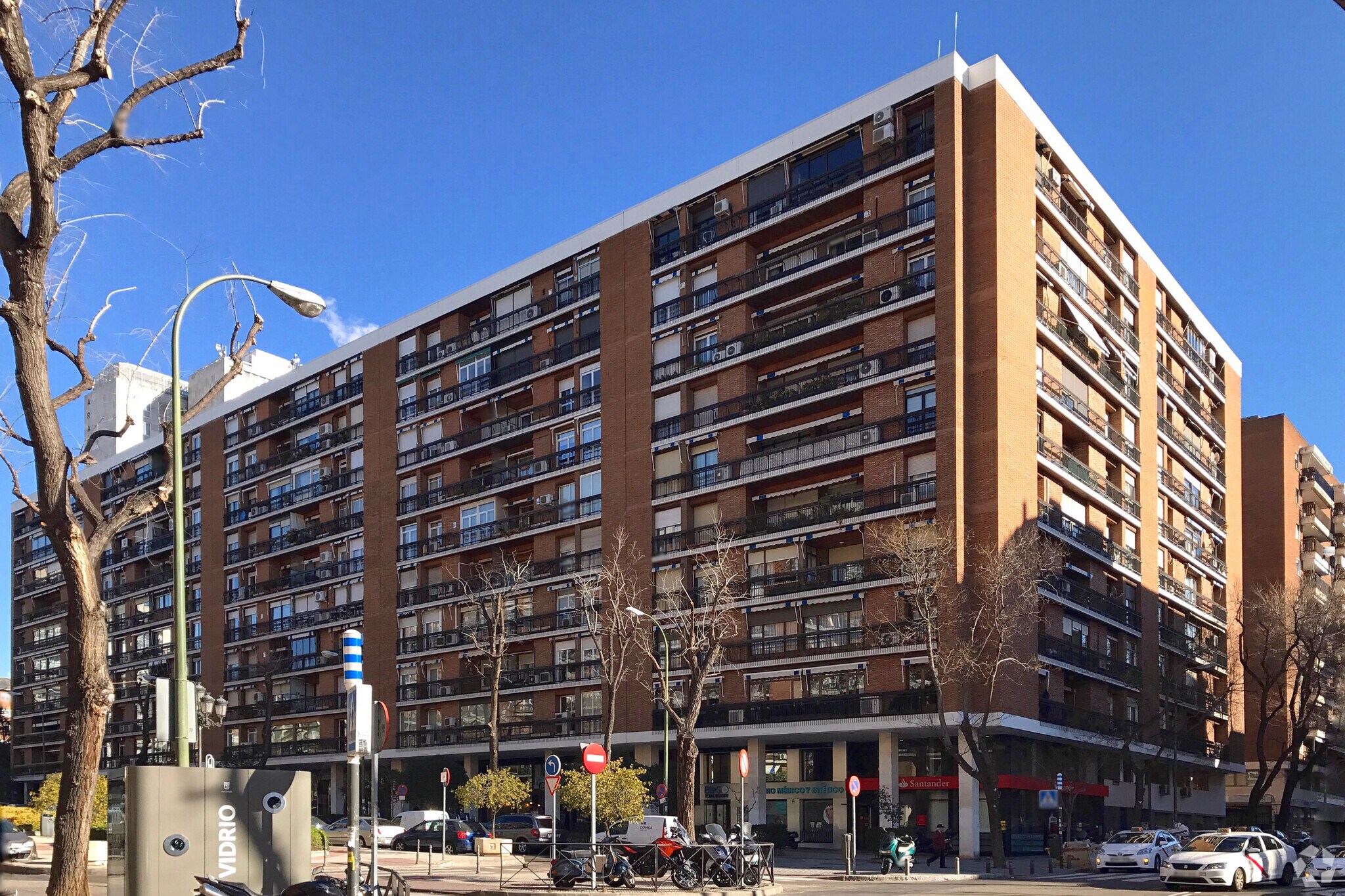 Immeuble residentiel dans Madrid, Madrid à vendre Photo principale– Image 1 sur 3
