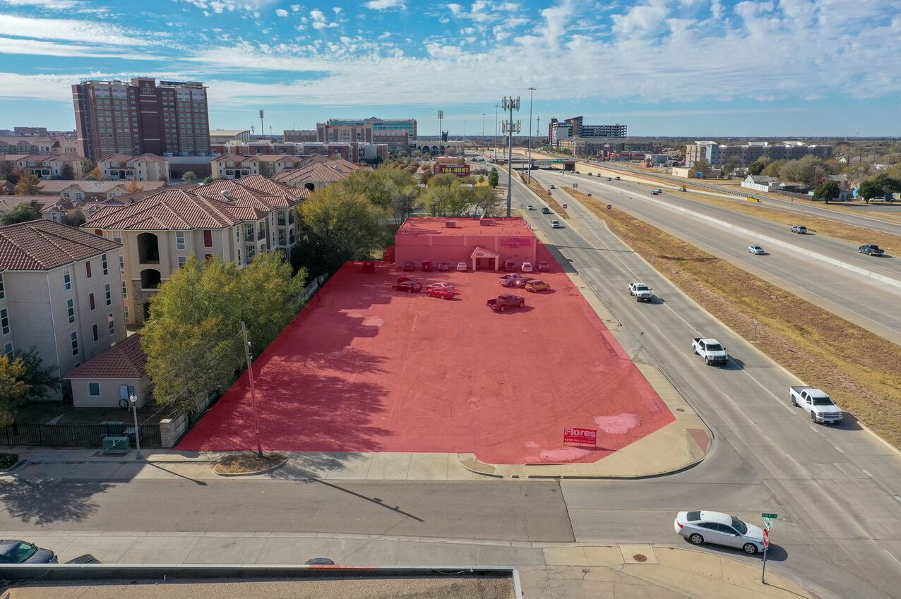2211 Marsha Sharp Fwy, Lubbock, TX à vendre Photo de l’immeuble– Image 1 sur 18