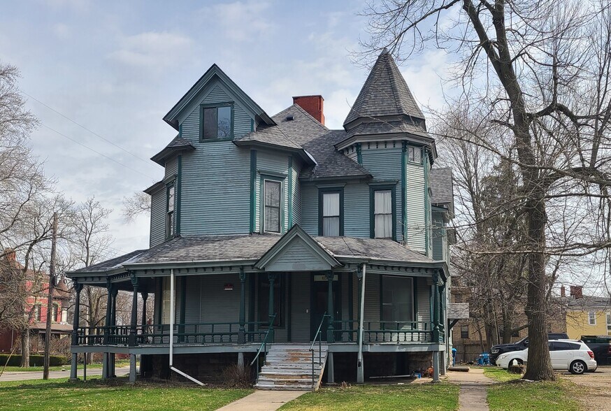 316 Stuart Ave, Kalamazoo, MI à vendre - Photo de l’immeuble – Image 2 sur 25