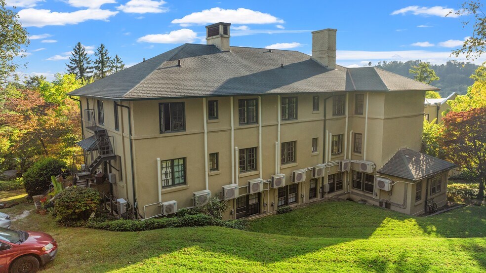 491 Kimberly Ave, Asheville, NC à vendre - Photo de l’immeuble – Image 2 sur 6