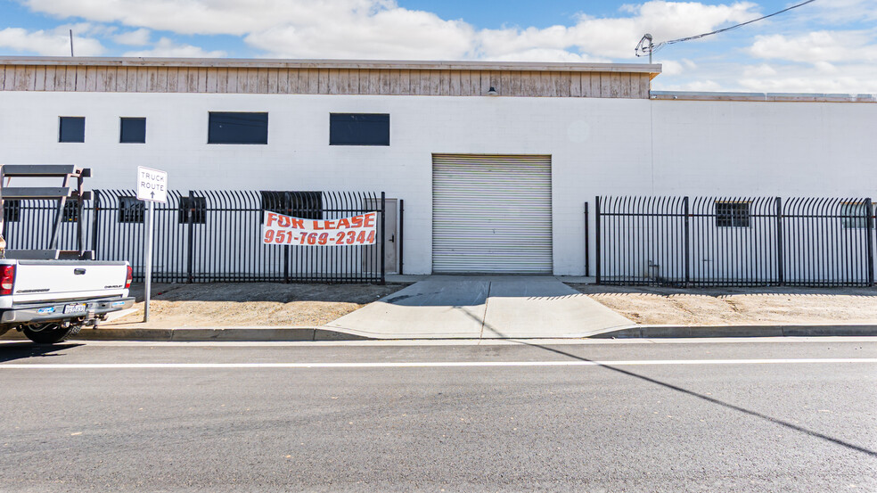411 Veile Ave, Beaumont, CA à louer - Photo de l’immeuble – Image 3 sur 12