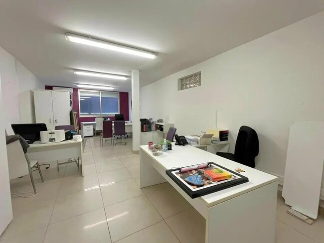 Plus de détails pour Local commercial à louer