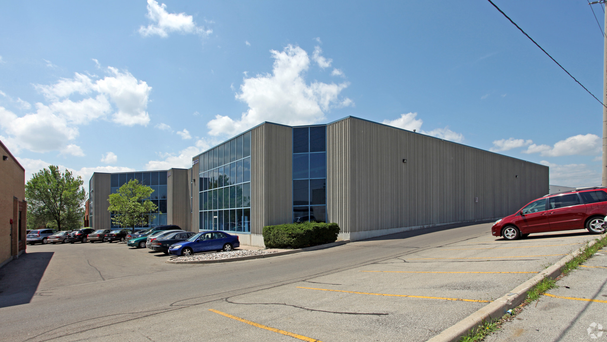 7303 Danbro Cres E, Mississauga, ON à louer Photo principale– Image 1 sur 3