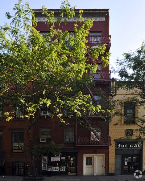 77 Christopher St, New York, NY à louer - Photo de l’immeuble – Image 2 sur 4