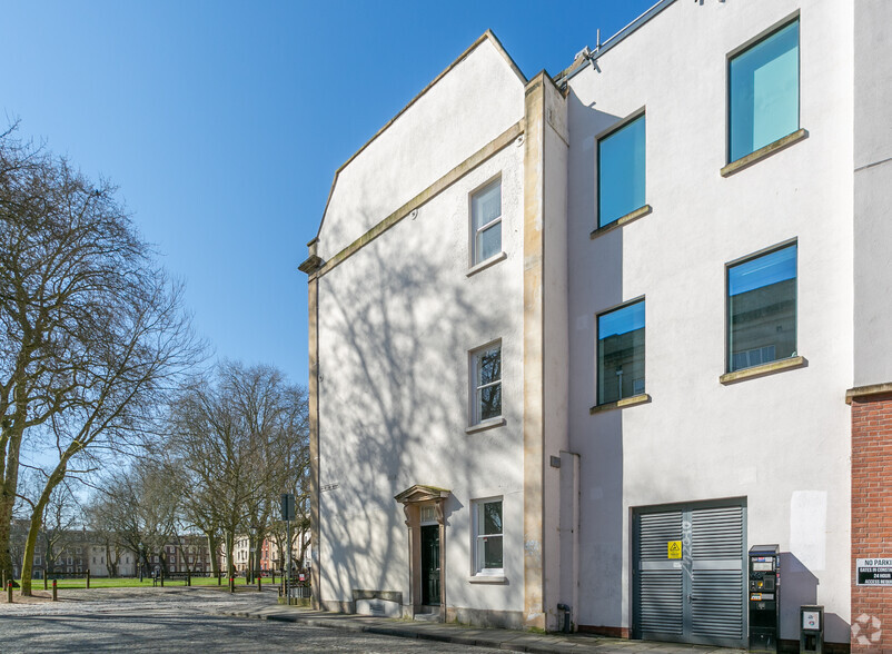 69-73 Queen Sq, Bristol à louer - Photo de l’immeuble – Image 3 sur 6