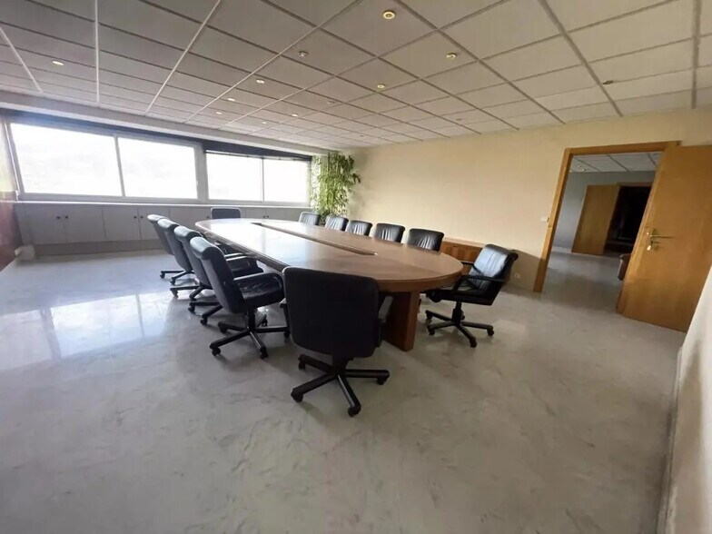 Bureau dans Mandelieu-la-Napoule à louer - Photo de l’immeuble – Image 3 sur 18