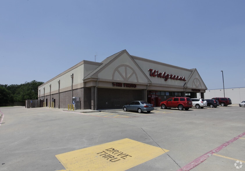 7151 Grapevine Hwy, North Richland Hills, TX à louer - Photo de l’immeuble – Image 3 sur 3