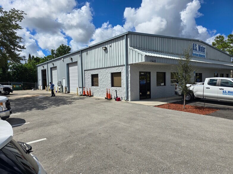 5605 2nd St W, Lehigh Acres, FL à vendre - Photo de l’immeuble – Image 2 sur 11