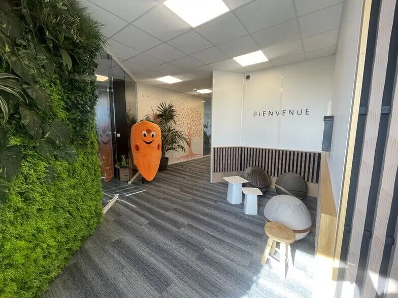 Bureau dans Eysines à louer - Photo de l’immeuble – Image 2 sur 10