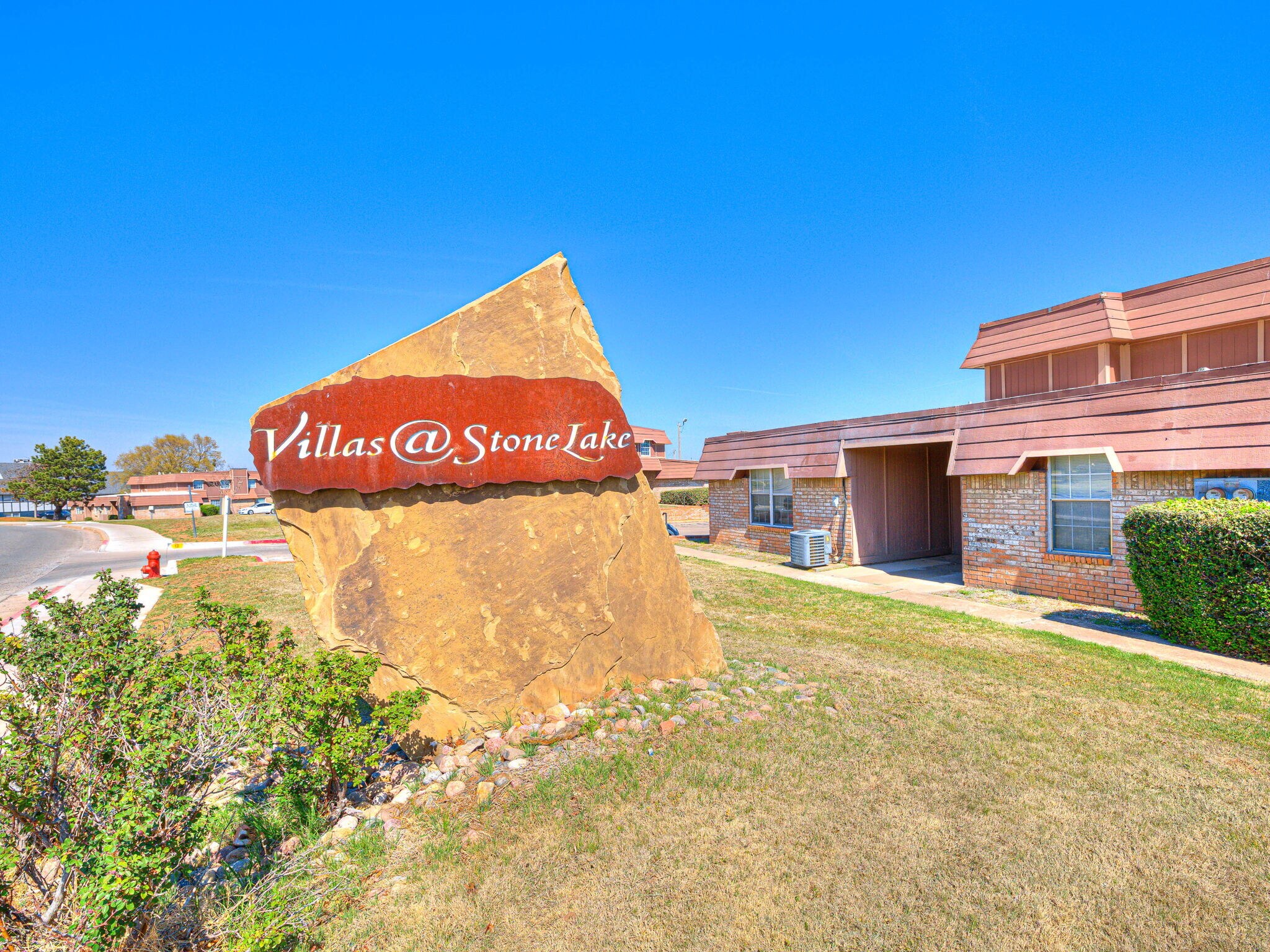 7404 Lyrewood Ln, Oklahoma City, OK à vendre Photo principale– Image 1 sur 150