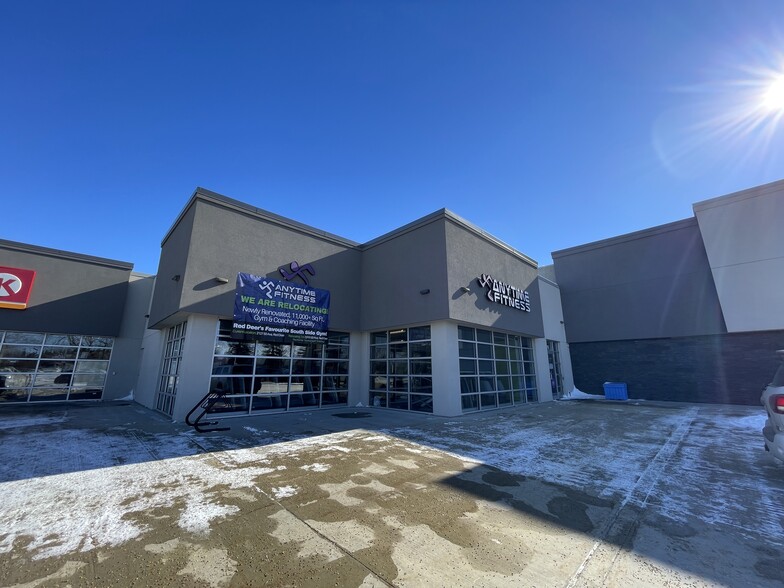 2127 50 Ave, Red Deer, AB à louer - Photo de l’immeuble – Image 2 sur 4
