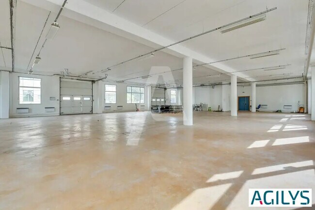 Plus de détails pour Local d'activités à louer