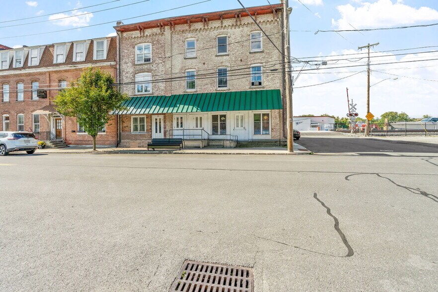 98 S Main St, Castleton On Hudson, NY à vendre - Photo de l’immeuble – Image 3 sur 29