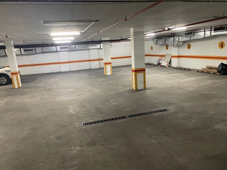 4142 College Point Blvd, Flushing, NY à vendre - Photo intérieure – Image 3 sur 14