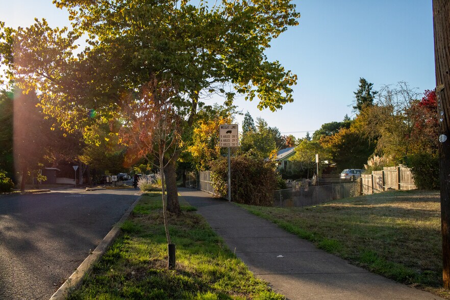 W. 15th Avenue, Eugene, OR à vendre - Photo de l’immeuble – Image 3 sur 5