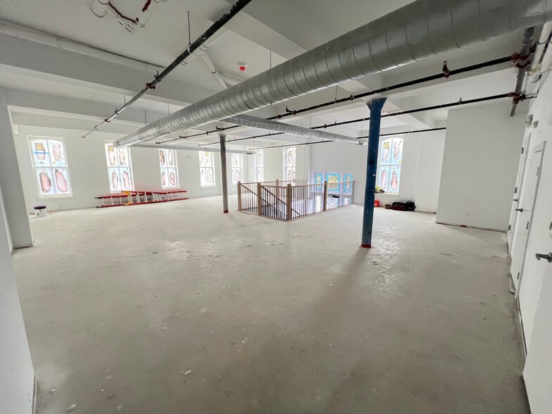 143 Christopher Columbus Dr, Jersey City, NJ à louer - Photo de l’immeuble – Image 2 sur 15