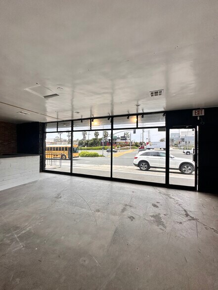 1510 Newport Blvd, Costa Mesa, CA à louer - Photo intérieure – Image 3 sur 14