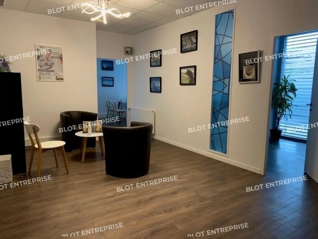 Bureau dans Rennes à vendre Photo de l’immeuble– Image 1 sur 7