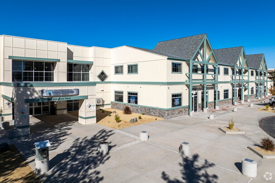 925 Ironwood Dr, Minden, NV à louer - Photo de l’immeuble – Image 2 sur 5