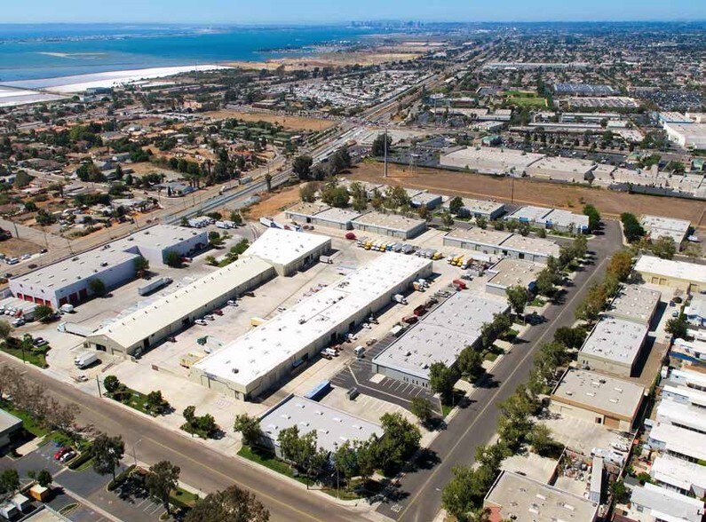 675-693 Marsat Ct, Chula Vista, CA à louer - Photo de l’immeuble – Image 3 sur 6