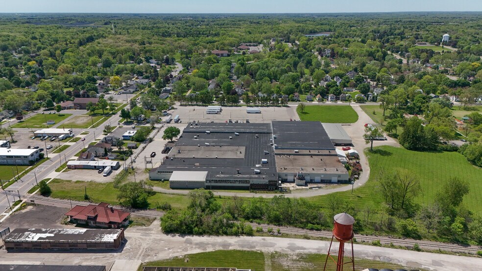 200 Universal Dr, Owosso, MI à louer - Photo de l’immeuble – Image 3 sur 4