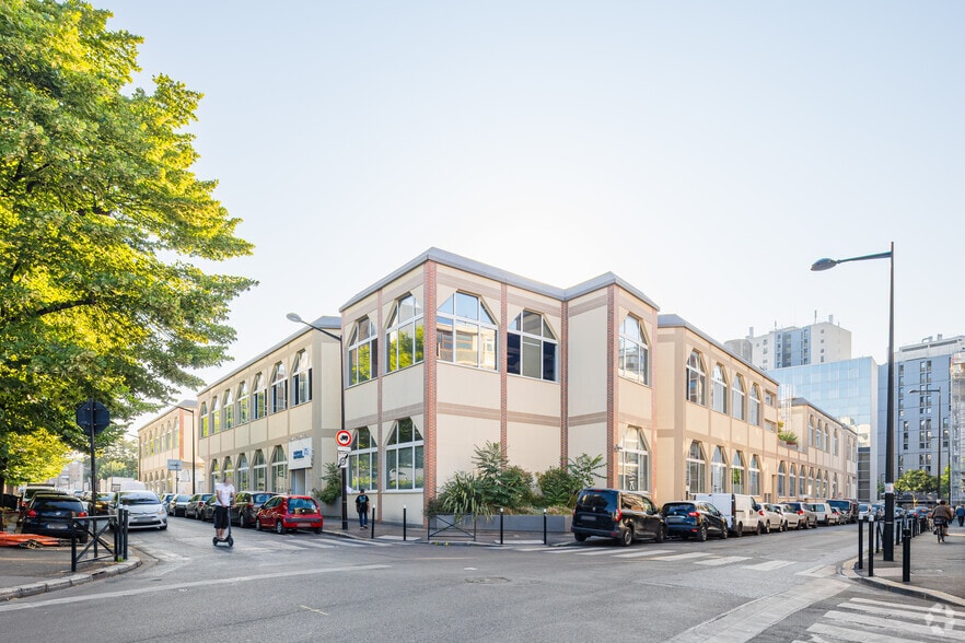 Local d’activités dans Aubervilliers à louer - Photo de l’immeuble – Image 2 sur 18