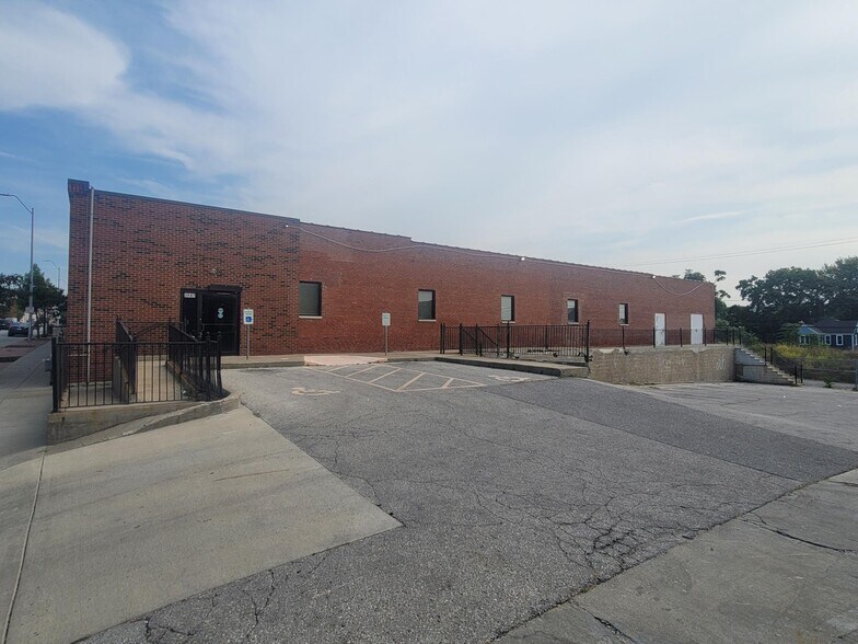 3947 Broadway St, Kansas City, MO à louer - Photo de l’immeuble – Image 3 sur 8