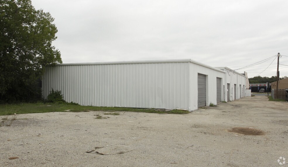 111 N Bell Blvd, Cedar Park, TX à louer - Photo de l’immeuble – Image 2 sur 2