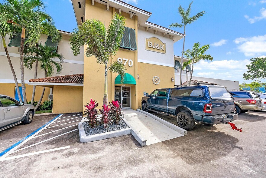 970 W Mcnab Rd, Fort Lauderdale, FL à louer - Photo principale – Image 2 sur 16
