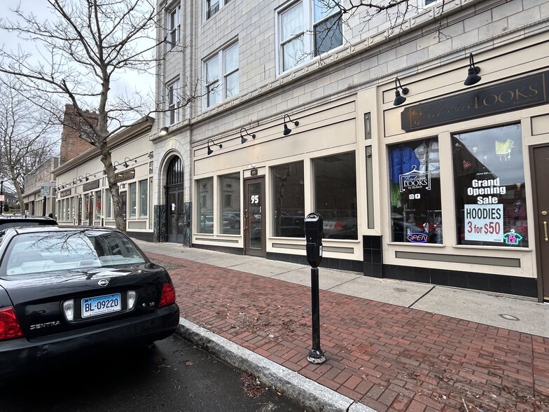 87-99 W Main St, New Britain, CT à louer - Photo de l’immeuble – Image 3 sur 7