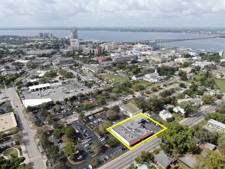 1788 Fowler St, Fort Myers, FL à vendre - Photo de l’immeuble – Image 3 sur 10