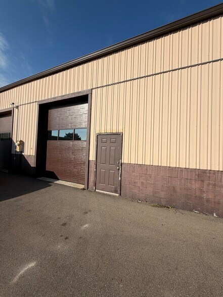 4621-4645 Freedom Dr, Ann Arbor, MI à louer - Photo de l’immeuble – Image 2 sur 8