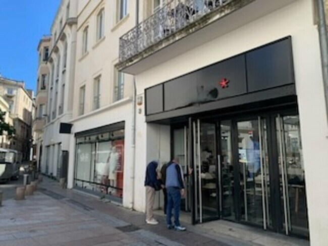 Plus de détails pour Local commercial à louer