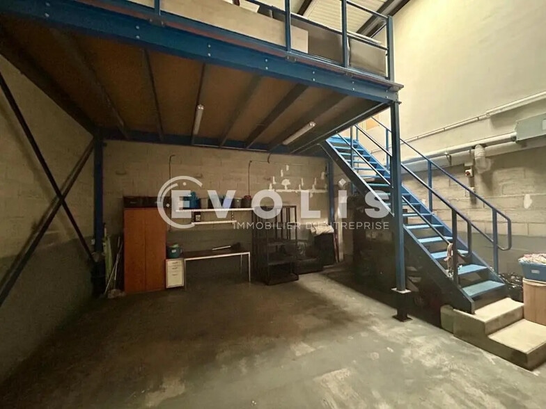 Local d’activités dans Ormoy à louer - Photo de l’immeuble – Image 2 sur 13