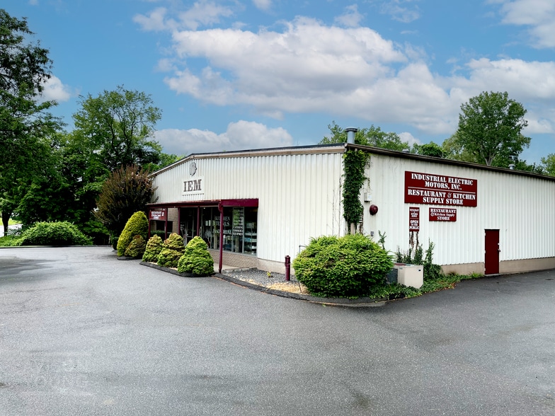 85 Shelter Rock Rd, Danbury, CT à vendre - Photo de l’immeuble – Image 2 sur 4