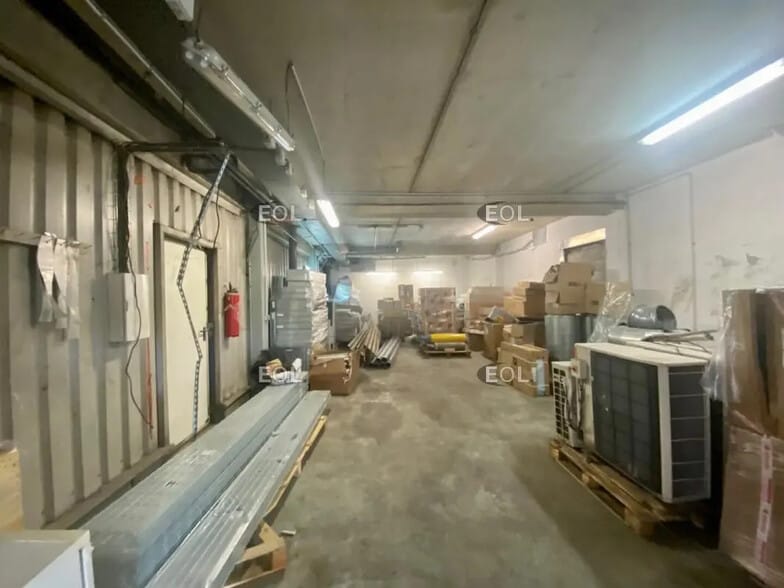 Local d’activités dans Les Pennes-Mirabeau à louer - Photo intérieure – Image 3 sur 3